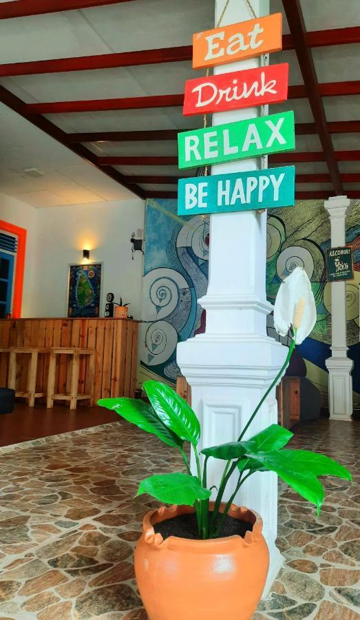 Vitamin Sea Hostel Innディックウェラ エクステリア 写真
